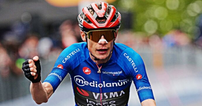 Giro d’Italia, altro squillo di Vingegaard: vince la nona tappa. Eulalio rimane in rosa, delusione Pellizzari | Ordine d’arrivo e classifica
