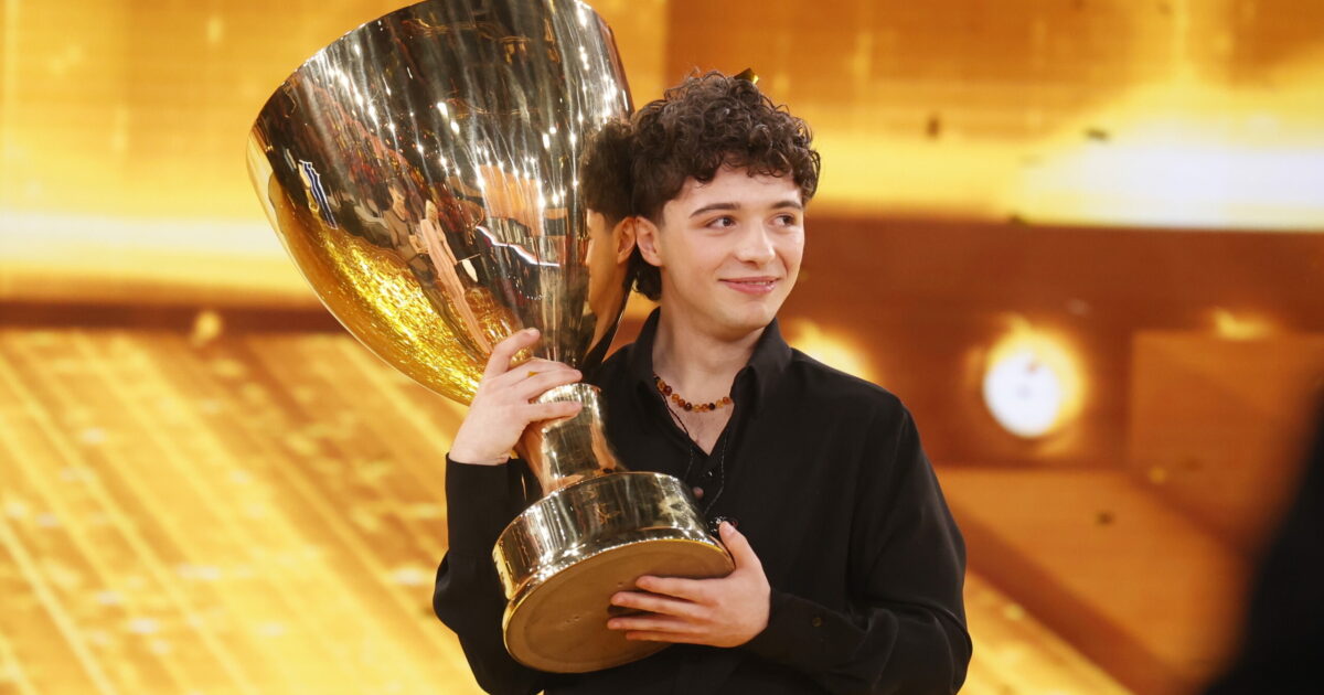 Lorenzo Salvetti: “Dopo Amici sarò Maradona. In passato sono andato in crisi perché mi sono ritrovato in situazioni più grandi di me a 16 anni. A Sanremo 2027? Solo con un pezzo forte”