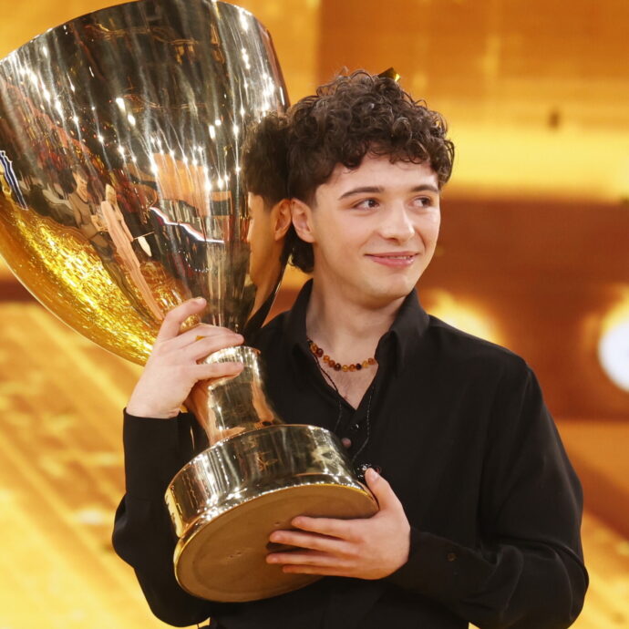 Lorenzo Salvetti: “Dopo Amici sarò Maradona. In passato sono andato in crisi perché mi sono ritrovato in situazioni più grandi di me a 16 anni. A Sanremo 2027? Solo con un pezzo forte”