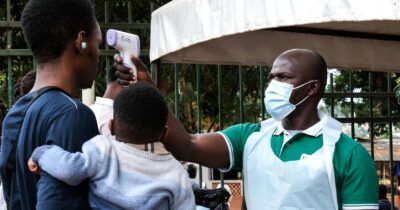Copertina di Ebola, l’Oms dichiara l’emergenza sanitaria internazionale: “Ceppo raro e senza vaccino in RD Congo e Uganda”