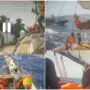 Copertina di Flotilla, navi militari israeliane circondano la missione umanitaria in acque internazionali. Uomini armati abbordano le barche
