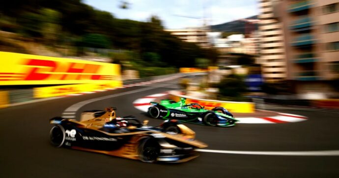 Formula E, a Monaco trionfano De Vries (Mahindra) e Rowland (Nissan)