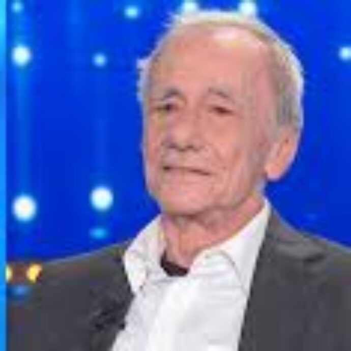 “Mio figlio Arrigo è qui dentro e mi parla, non sto scherzando. La sera prima di dormire parlo sempre con lui e mi dice delle cose bellissime”: così Roberto Vecchioni a Domenica In