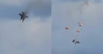 Copertina di Panico all’air show: due caccia si urtano durante una manovra acrobatica in volo e si schiantano al suolo, pubblico sotto choc – IL VIDEO
