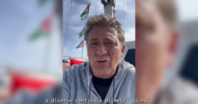 Copertina di “Abbiamo visto i gommoni avvicinarsi e intercettare almeno 20 barche, noi proseguiamo verso Gaza”: l’inviato del Fatto sulla Flotilla racconta il nuovo blocco israeliano