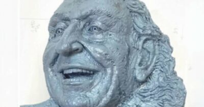 Copertina di Teramo, tributo flop a Pannella: due statue, però zero somiglianze