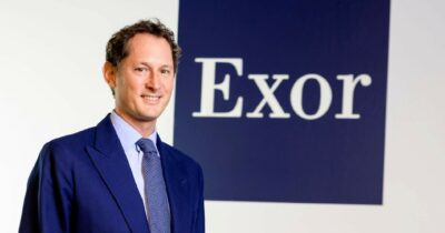 Copertina di Disastro Exor, ma Elkann esulta: la paga sale a 24 mln