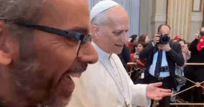 Copertina di Papa Leone imita il tormentone “six-seven” e il video è virale