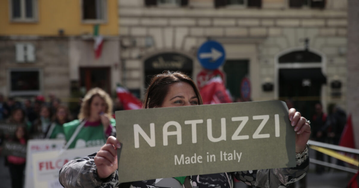 Natuzzi, accordo raggiunto per cigs al 62% e 6 milioni di incentivi. I sindacati: “Primo tassello ma non chiude la vertenza”