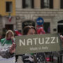 Copertina di Natuzzi, accordo raggiunto per cigs al 62% e 6 milioni di incentivi. I sindacati: “Primo tassello ma non chiude la vertenza”