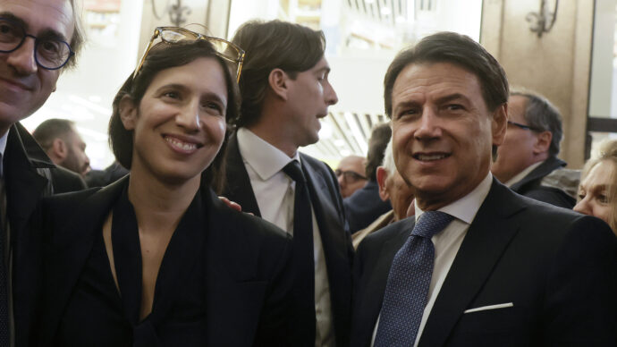 Sondaggi, il campo largo è ancora avanti rispetto al centrodestra: entrambi potrebbero conquistare il premio di maggioranza. Cala Vannacci