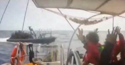 Copertina di Flotilla, quaranta barche abbordate da Israele a Ovest di Cipro: 10 ancora in viaggio verso Gaza. "Noi proseguiamo, fino a quando?"