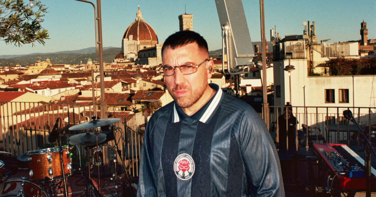 Coez: “Zerocalcare si è innamorato di Ci Vuole una Laurea perché ha un sound un po’ 883. Ero in crisi su una canzone poi è arrivata California”
