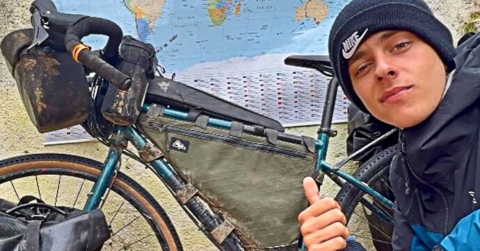 “Mi sono sempre sentito in gabbia. Ho preso la bici e sto facendo il giro del mondo”: la sfida del 20enne Ludovico