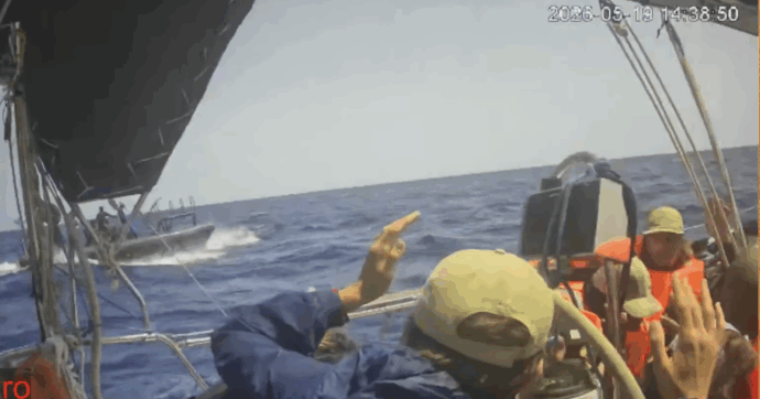 Flotilla, quarantadue barche bloccate dalla Marina israeliana: 8 ancora in viaggio verso Gaza. Gli equipaggi si preparano all’abbordaggio