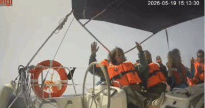 Copertina di Flotilla, la marina israeliana sta bloccando le navi ancora in viaggio verso Gaza: fermate 42 imbarcazioni. Gli altri equipaggi si preparano all’abbordaggio