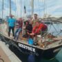 Copertina di Flotilla, una barca con 3 italiani a Cipro: “Non ci fanno scendere. In porto solo perché abbiamo tolto bandiere Palestina”