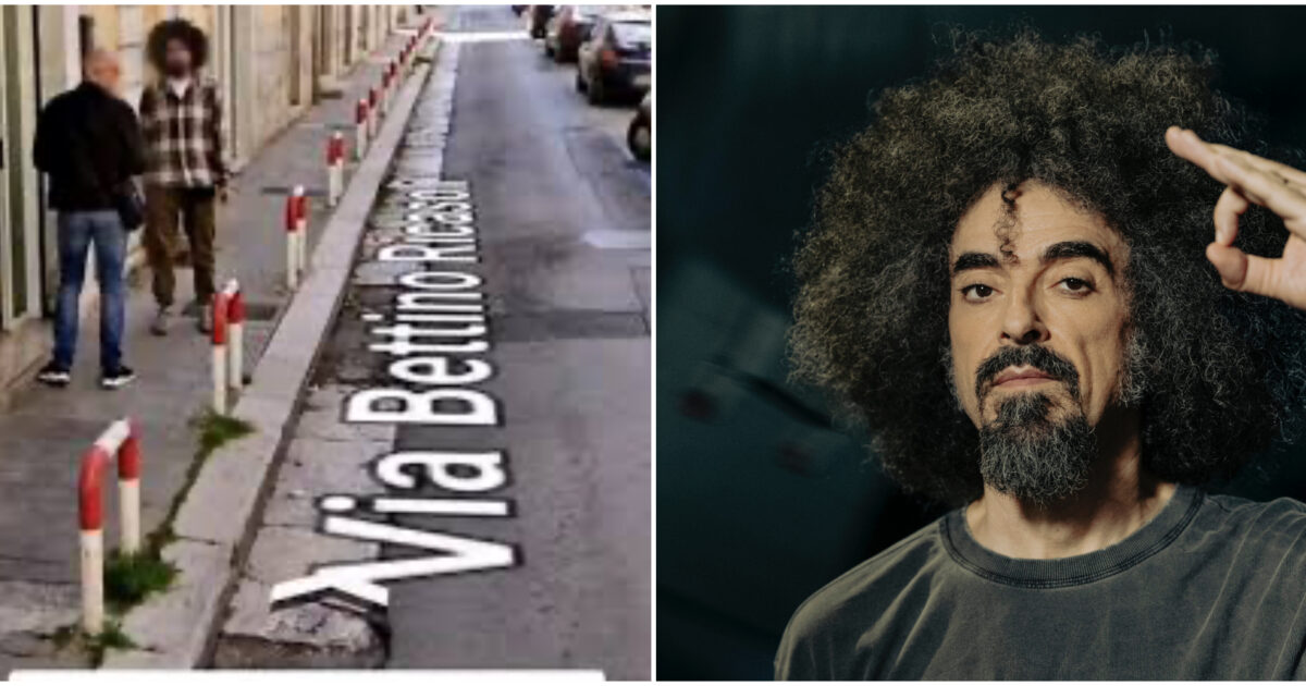 Caparezza “beccato” su Google Maps dai fan mentre passeggia a Molfetta: camicia a quadrettoni e una folta chioma di capelli ricci
