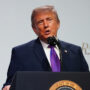 Copertina di Trump: “Accordo possibile con l’Iran, sarei felice di evitare le bombe”. Ma Teheran avvisa gli Usa: “Basta errori strategici”