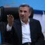 Copertina di Israele e Usa volevano rimettere Ahmadinejad alla guida dell’Iran, gli analisti: “Strategia disperata, ormai è irrilevante”