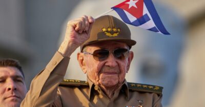 Copertina di Gli Usa vogliono la testa dell’ultimo rivoluzionario di Cuba: Raúl Castro incriminato per omicidio e cospirazione per uccidere statunitensi