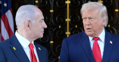 Copertina di Media, Trump sente Netanyahu: “Lavoriamo a una lettera d’intenti con l’Iran per mettere fine alla guerra”. Il leader di Tel Aviv “su tutte le furie”