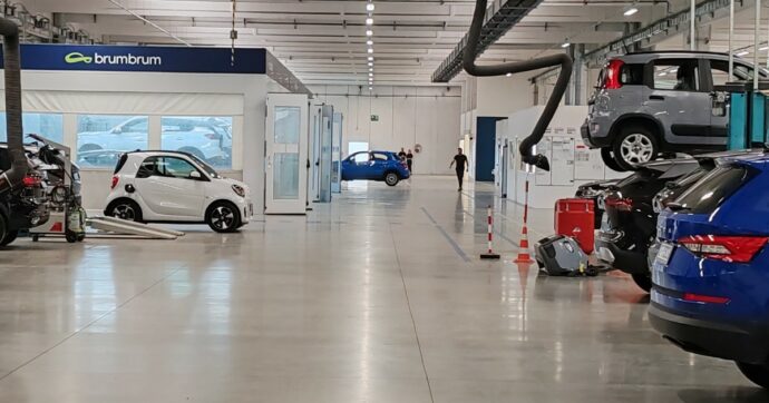 Auto usate, dentro lo stabilimento dove vengono ricondizionate prima di tornare in strada