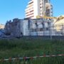 Copertina di Crolla un blocco della Vela Rossa di Scampia, sgomberi nel palazzo vicino. “Questo rione non riesce a trovare pace”