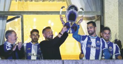 Copertina di Sostiene mister  Farioli. Filosofia, guerre, IA e scudetto