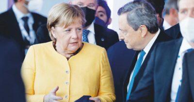Copertina di Ucraina, l’Ue discute il mediatore con Putin: Draghi o Merkel, ma non c’è una linea comune