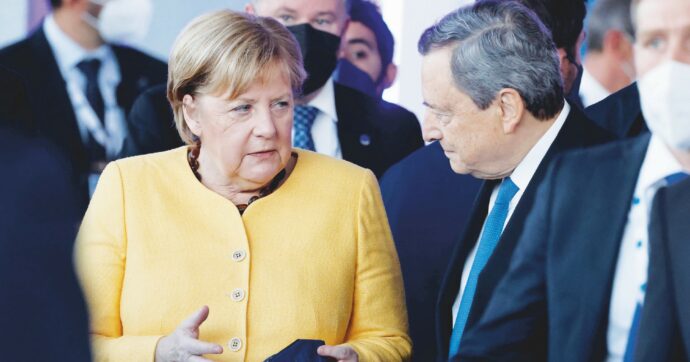 Ucraina, l’Ue discute il mediatore con Putin: Draghi o Merkel, ma non c’è una linea comune