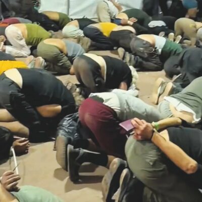 Copertina di La Flotilla in ginocchio batte Israele