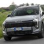 Copertina di Kia Sportage Tri-Fuel, la prova de Il Fatto.it – Quando l’ibrido col turbo incontra il GPL – FOTO