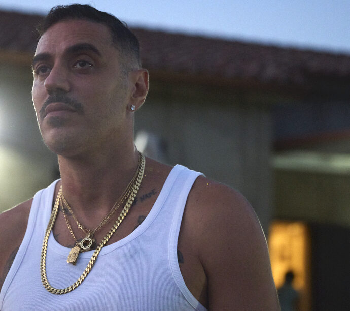 Marracash: “Mi attrae l’idea di un figlio però faccio un po’ fatica con gli impegni a lungo termine, come mi accade nelle relazioni sentimentali. Io sono anche un figlio molto a caz*i suoi che sparisce”