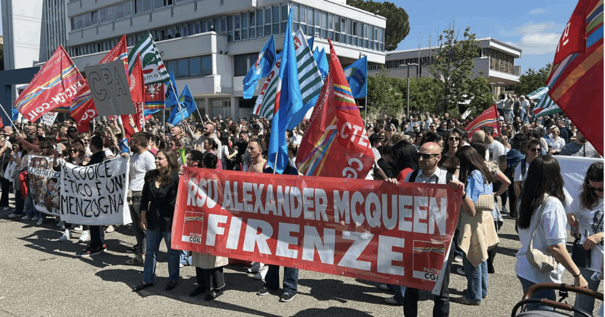 sciopero kering adesione tra il 70 e il 100 e un migliaio di lavoratori in corteo a scandicci contro i licenziamenti in mcqueen ma il colosso tira dritto decisione non pi249 procrastinabile da Ilfattoquotidiano.it sciopero kering adesione tra il 70 e il 100 e un migliaio di lavoratori in corteo a scandicci contro i licenziamenti in mcqueen ma il colosso tira dritto decisione non pi249 procrastinabile