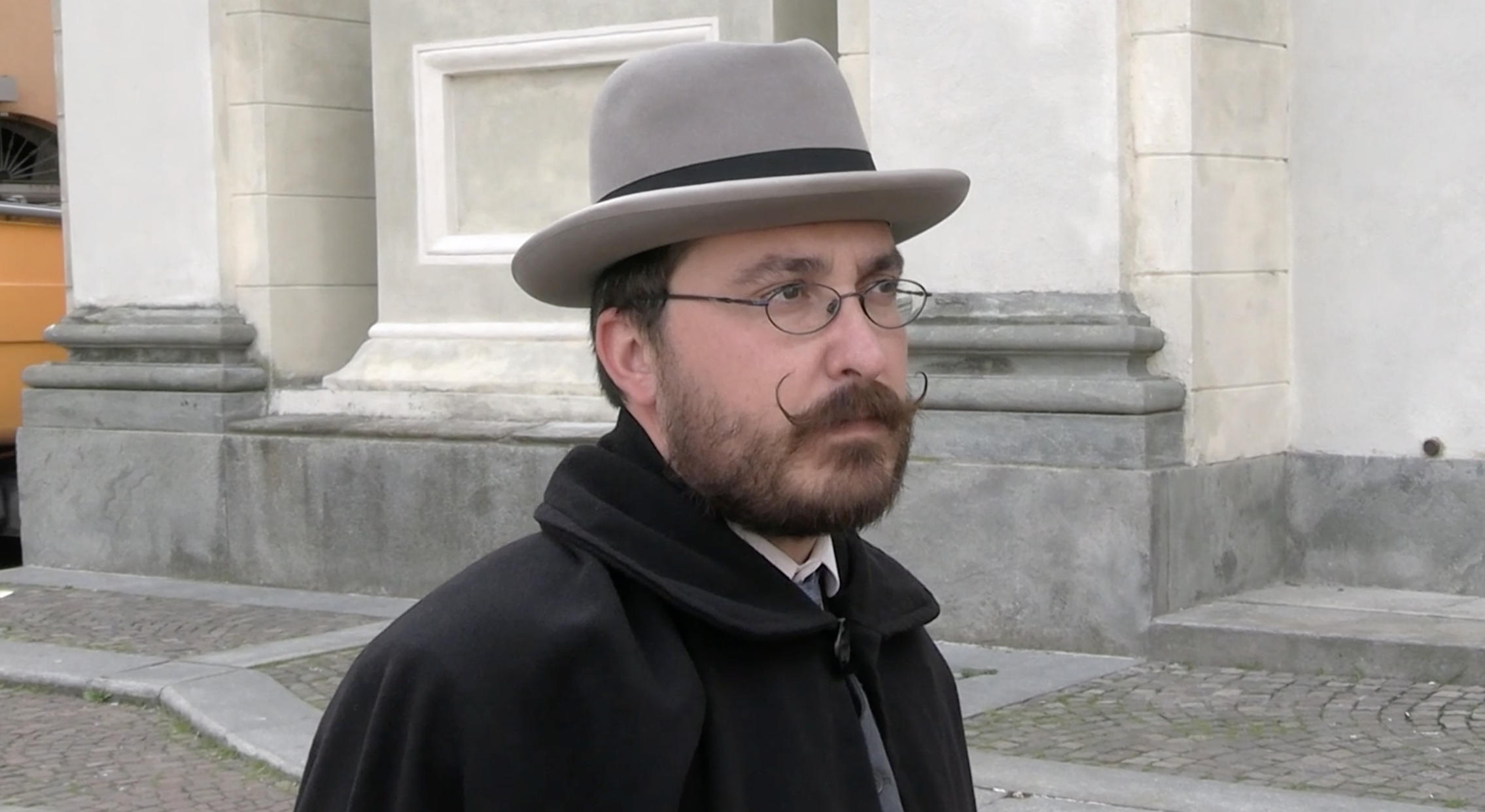 mi sento nato nel secolo sbagliato sono un professore di lettere appassionato della belle 201poque ivan mecca a scuola con baffi panciotto e tabarro 8211 il video da Ilfattoquotidiano.it mi sento nato nel secolo sbagliato sono un professore di lettere appassionato della belle 201poque ivan mecca a scuola con baffi panciotto e tabarro 8211 il video