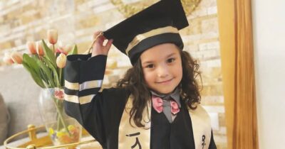 Copertina di La mamma di Hind Rajab, la bimba palestinese rimasta uccisa a Gaza: “Orgogliosa che il suo nome abbia viaggiato su quelle barche:  il mondo  resta complice di Bibi”