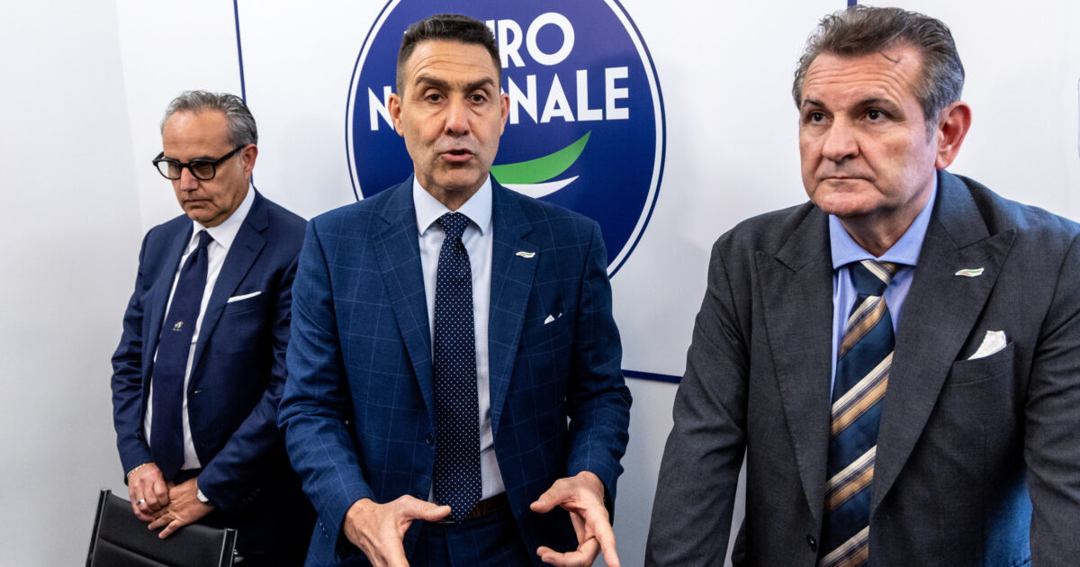 “Decine di parlamentari vogliono entrare in Futuro nazionale. Il 50% da FdI”: il partito di Vannacci si prepara all’Assemblea. FI: “Meglio Calenda di lui”