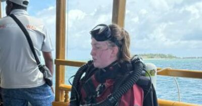 Copertina di Maldive, parla la sub-speleologa che ha recuperato i corpi: “Difficile dire cosa è successo, spesso conta l’errore umano”