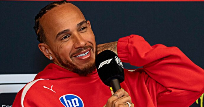 “Rimarrò in Ferrari, ho un contratto. In molti spingono per il mio ritiro”: la frase di Hamilton scatena il mercato piloti di F1