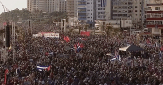 Cuba, migliaia di persone in piazza all'Avana contro l'incriminazione di Raul Castro