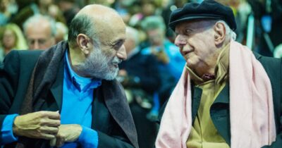 Copertina di Petrini, mio padre Dario Fo, i tempi della radio libera e il Papa: che gran testa aveva Carlo!