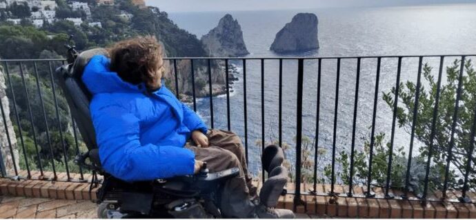 Barriere architettoniche, condannato il comune di Capri: “Non eliminarle è condotta discriminatoria e danno all’immagine turistica”