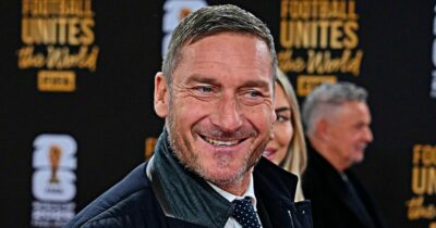 Copertina di “La Roma e il futuro di Pellegrini? Se ti rispondo non mi fanno più rientrare”: la frase di Totti che fa sognare i tifosi giallorossi
