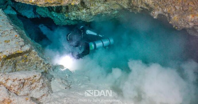 Sub morti, c’era una torcia all’inizio del tunnel? I dubbi sul filo d’Arianna forse assente. Le Maldive valutano nuove norme sulla immersioni