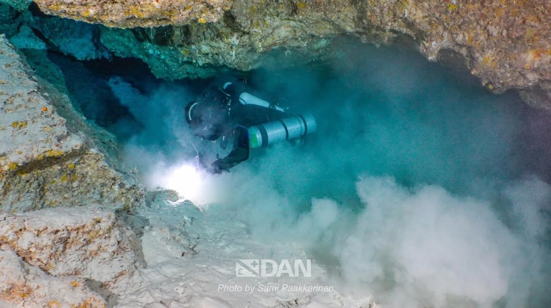 maldive le prime immagini dento la grotta dove sono morti i 5 italiani gli scatti dei sub finlandesi che hanno recuperato i corpi da Ilfattoquotidiano.it maldive le prime immagini dento la grotta dove sono morti i 5 italiani gli scatti dei sub finlandesi che hanno recuperato i corpi