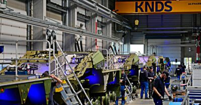 Copertina di La Germania entra in KNDS: il governo tedesco acquisirà il 40% dell’azienda produttrice di carri armati