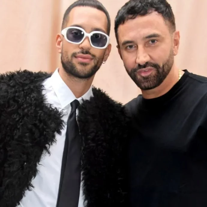 Caso Tisci, l’accusa blocca la deposizione di Mahmood e chiede più tempo: “Consegnato un solo messaggio, i vocali sono spariti”
