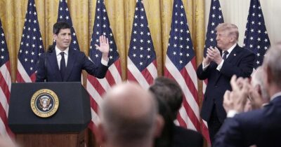 Copertina di Kevin Warsh giura da nuovo presidente della Federal Reserve alla Casa Bianca. Trump: “Voglio che sia indipendente”