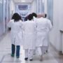 Copertina di Sanità, l’allarme della Corte dei Conti: “Serve personale e va pagato di più, o il servizio peggiora e sale il rischio di corruzione”